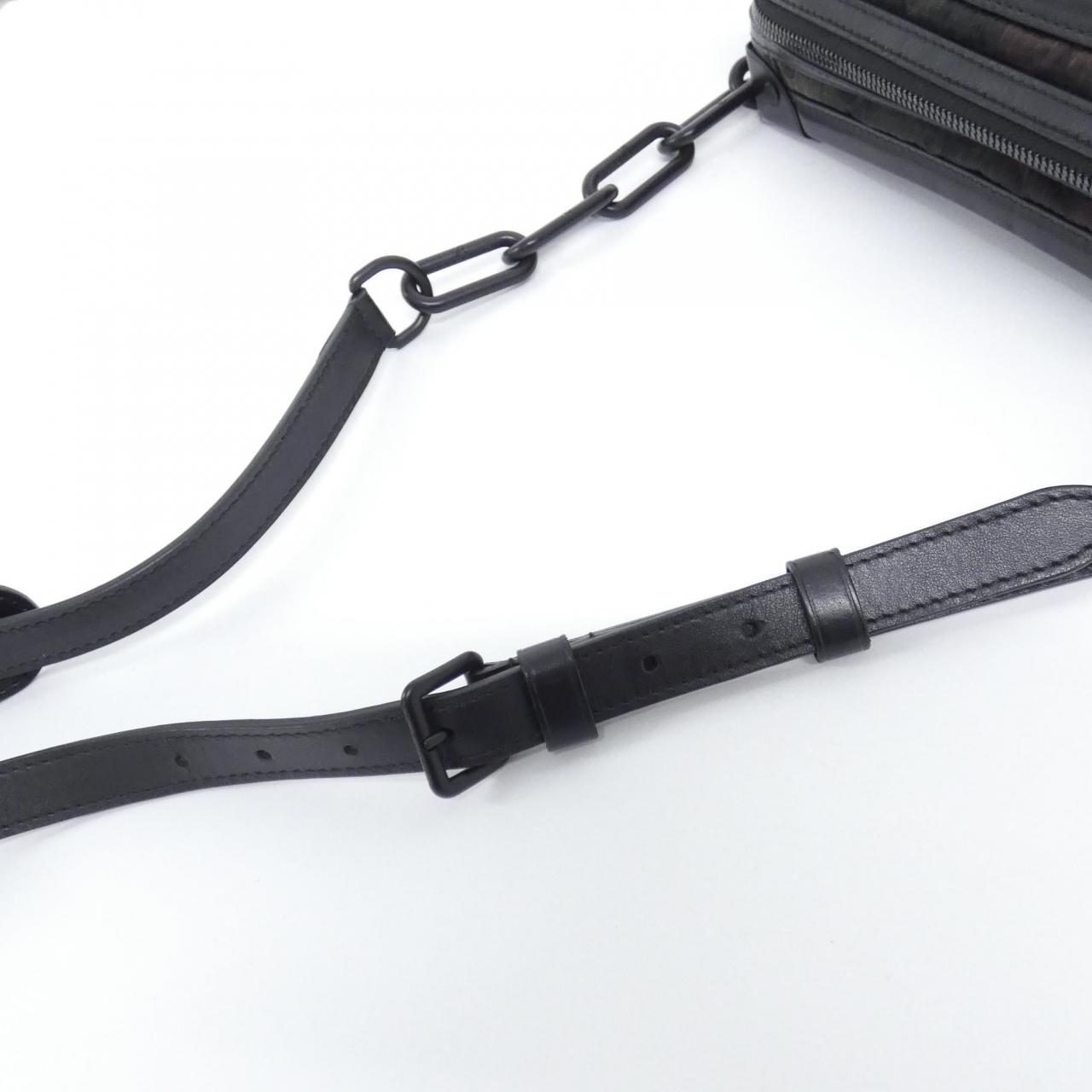 ルイヴィトン モノグラム カモフラージュ ソフトトランク M56428 ショルダーバッグ