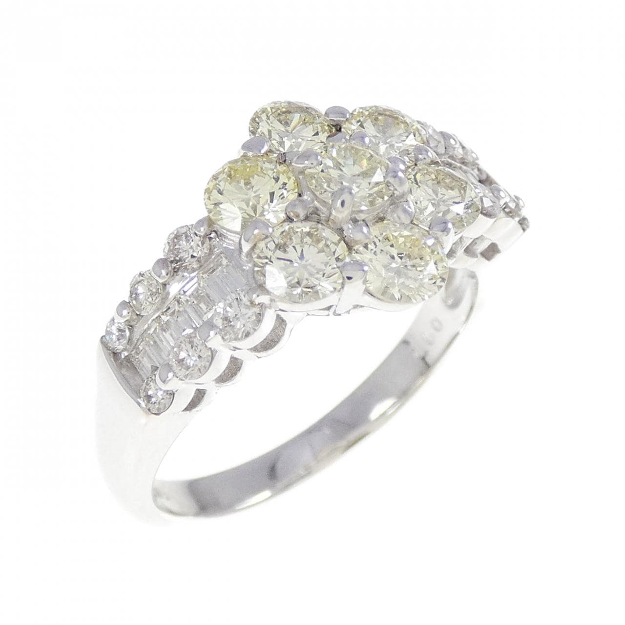 K18WG フラワー ダイヤモンド リング 1.50CT