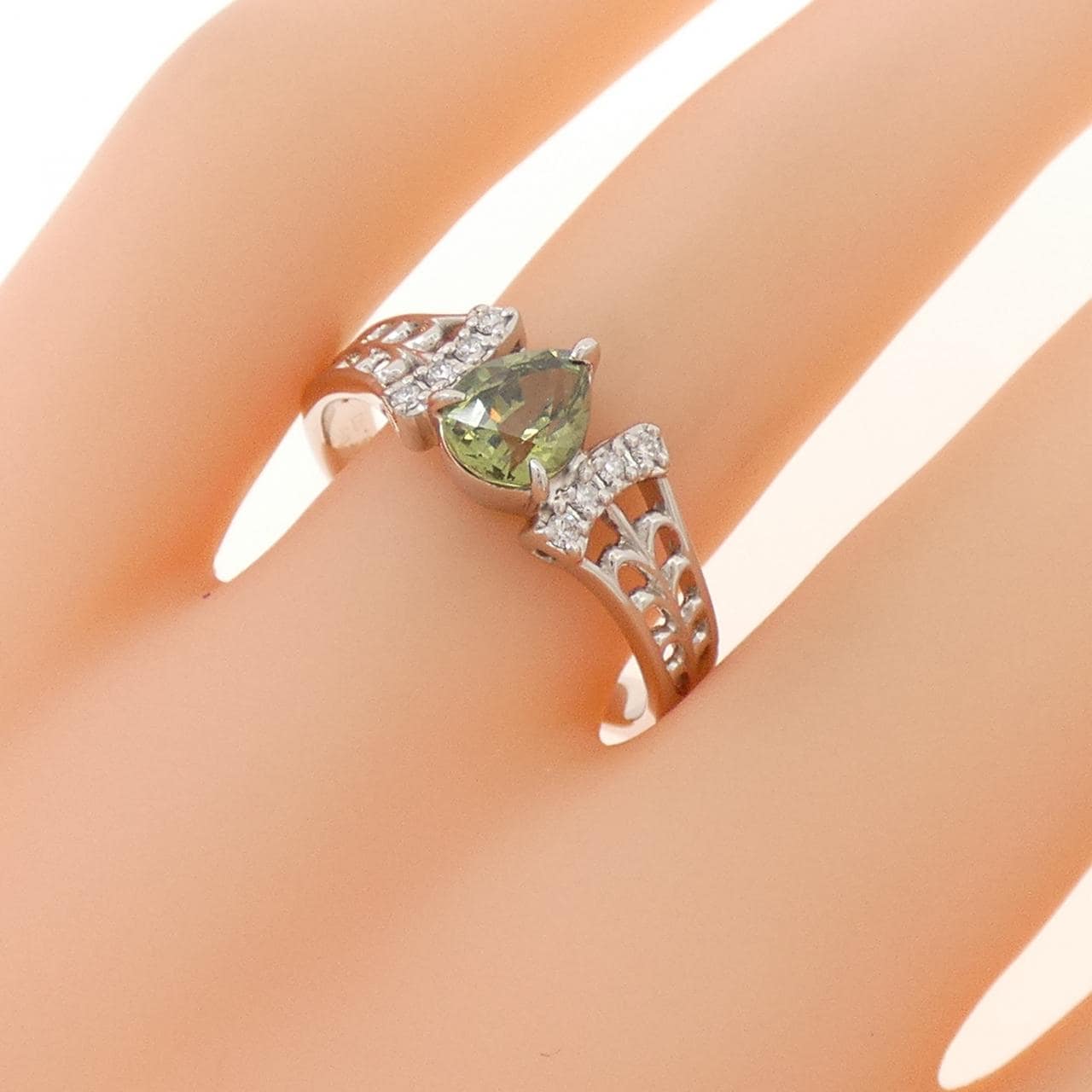 PT900 グリーンガーネット リング 0.89CT