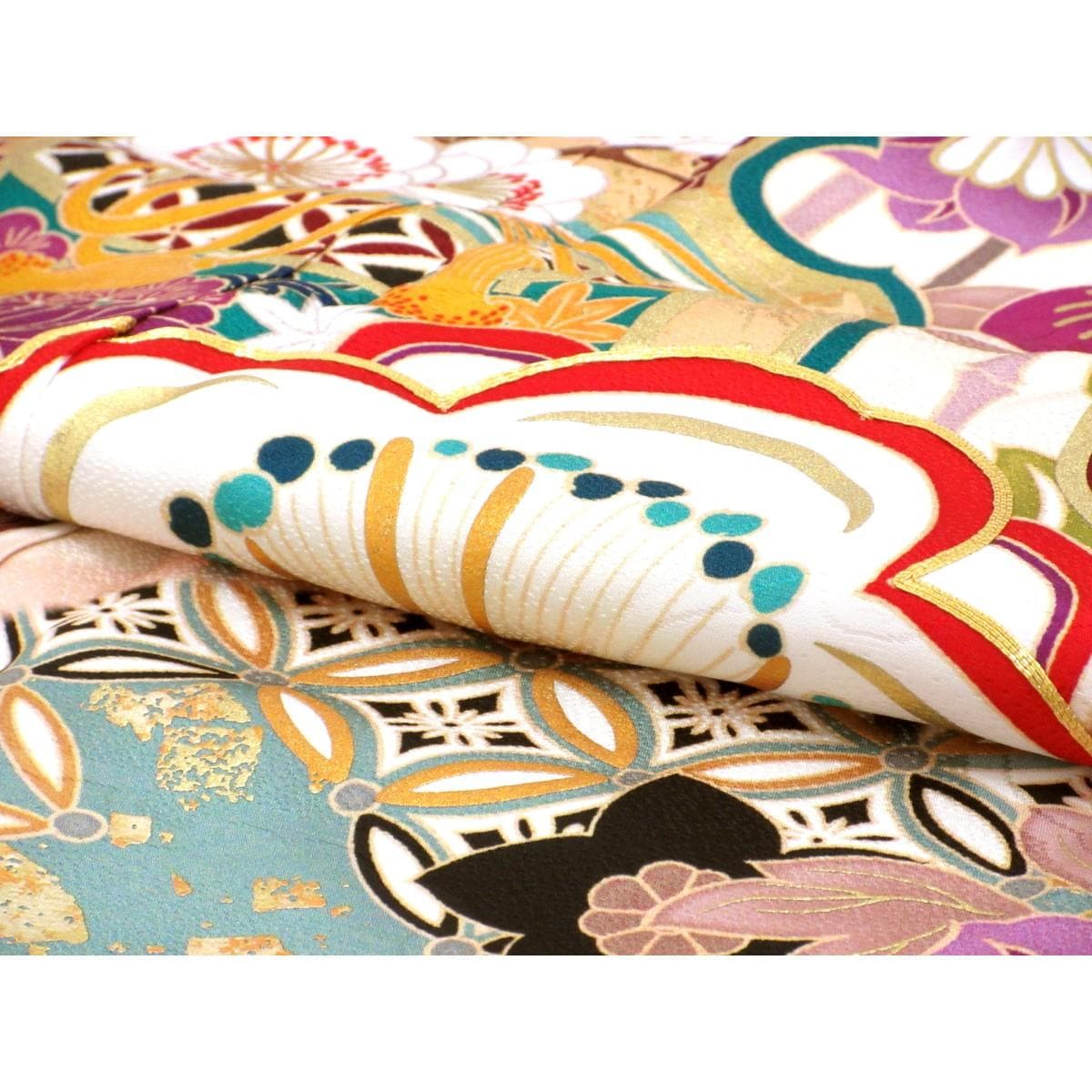 振袖　友禅金彩加工　刺繍入り　身幅Ｌ寸