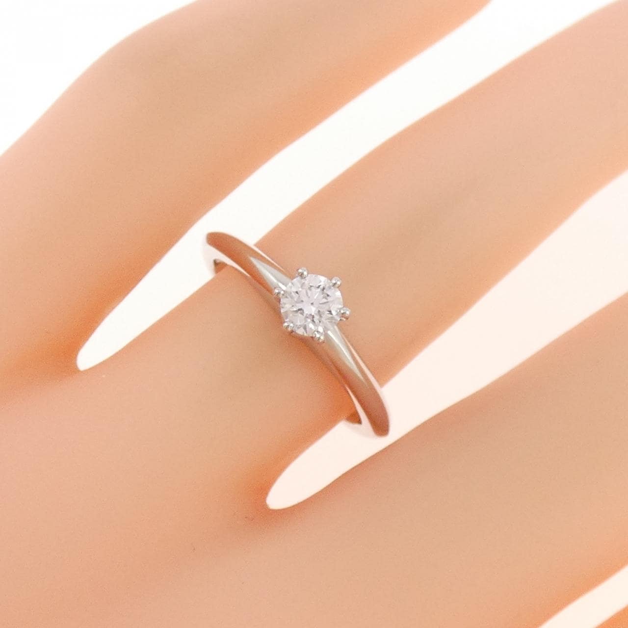 ティファニー クラシックソリティア リング 0.24CT E VS1 3EXT