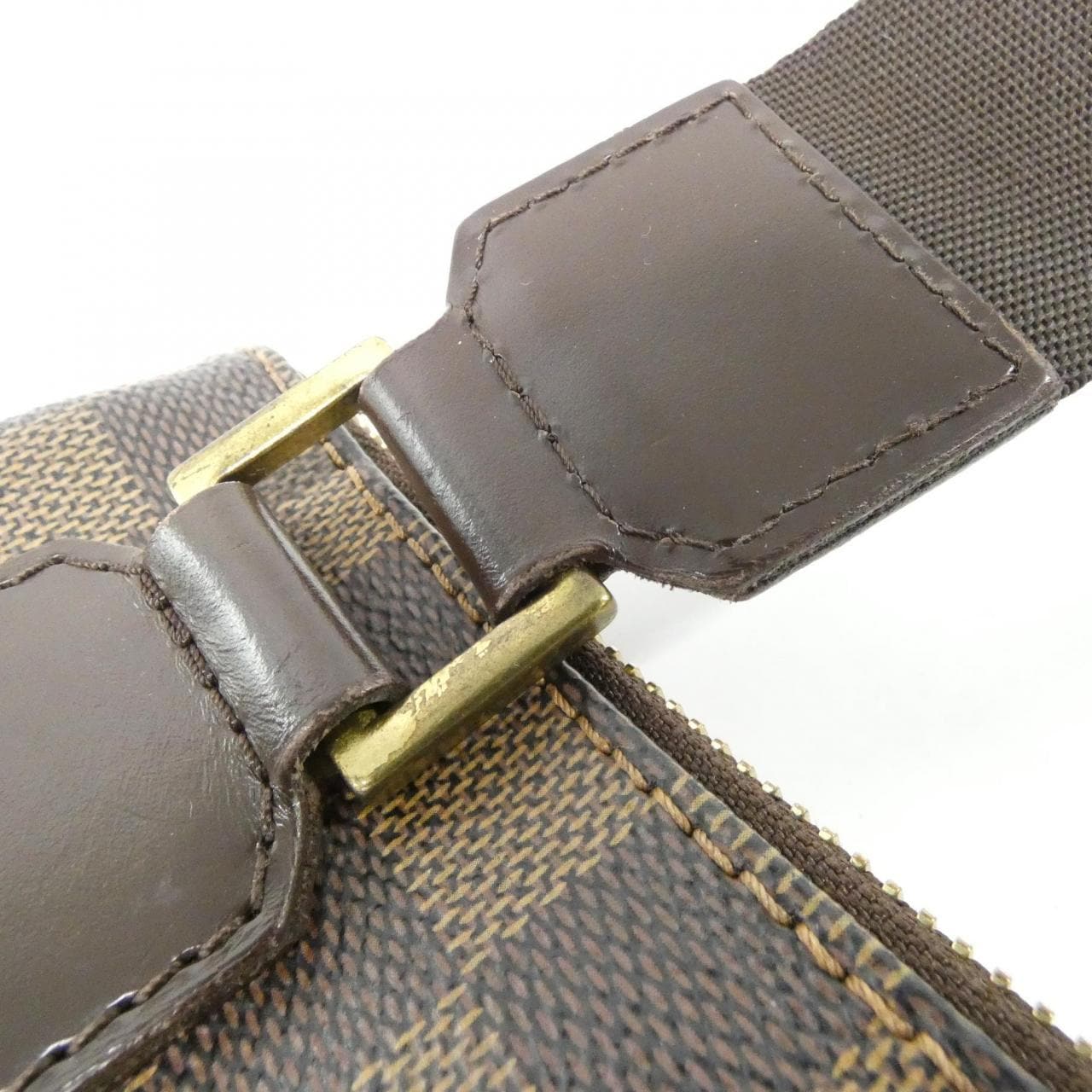 LOUIS VUITTON Damier Pochette Bossfort N51111 单肩包