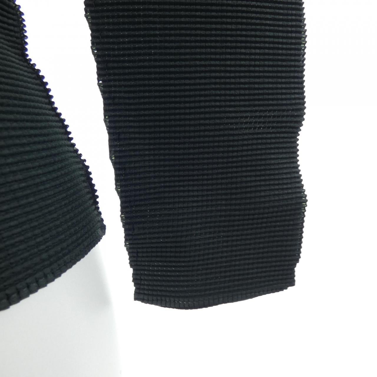 ミーイッセイミヤケ me ISSEY MIYAKE MI13FJ061 トップス