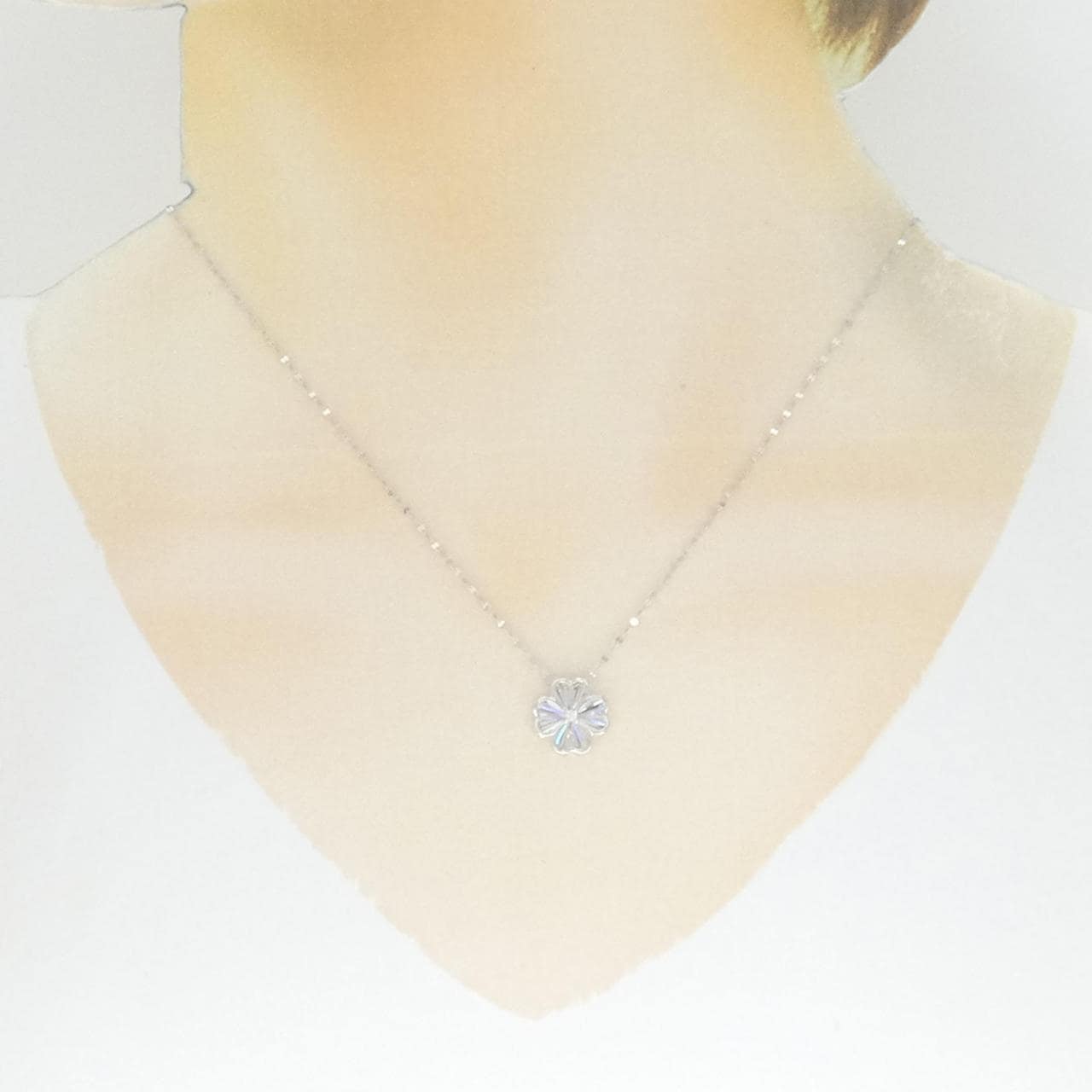 【新品】K18WG クローバー ダイヤモンド ネックレス 0.02CT