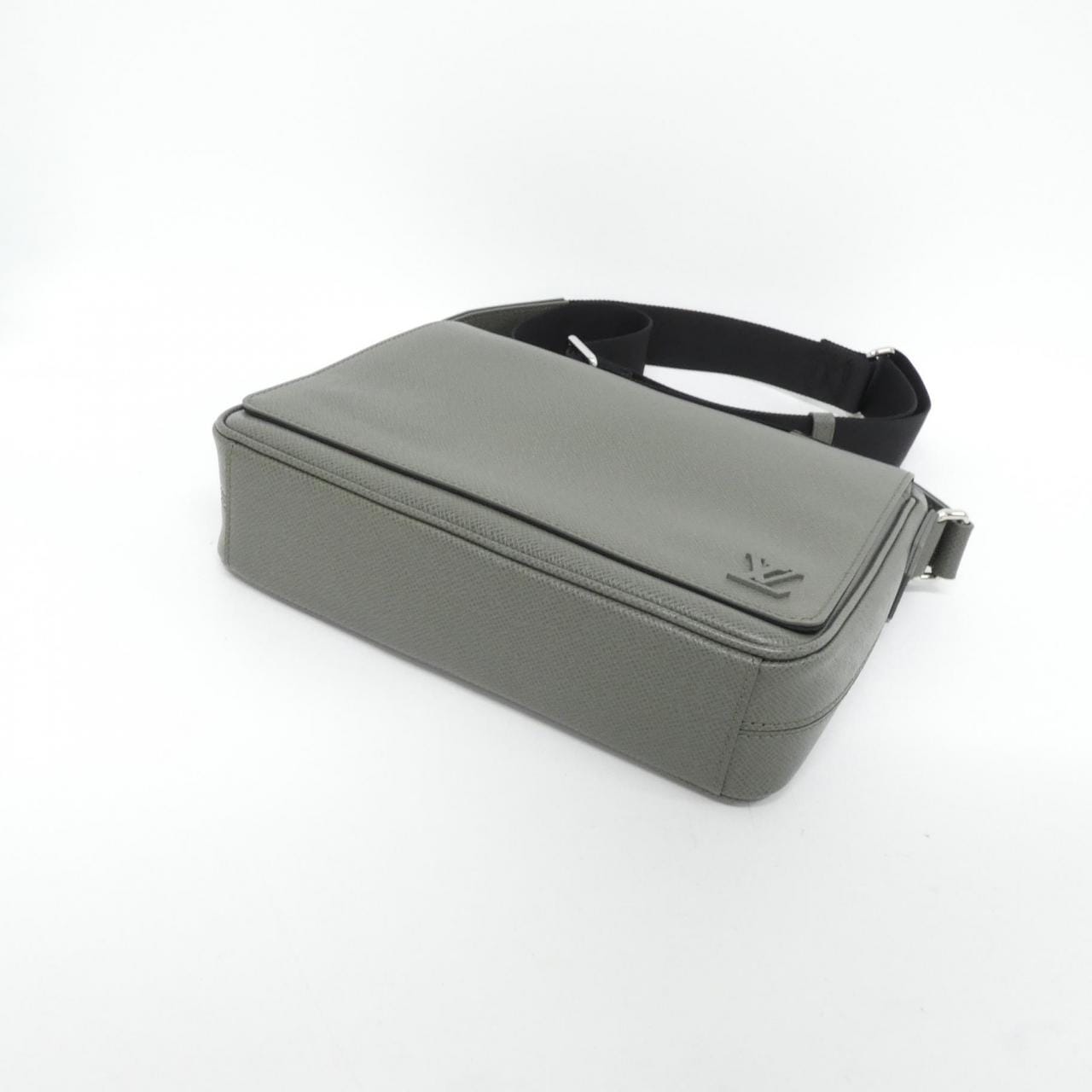 ルイヴィトン タイガ ディストリクト PM M30970 ショルダーバッグ