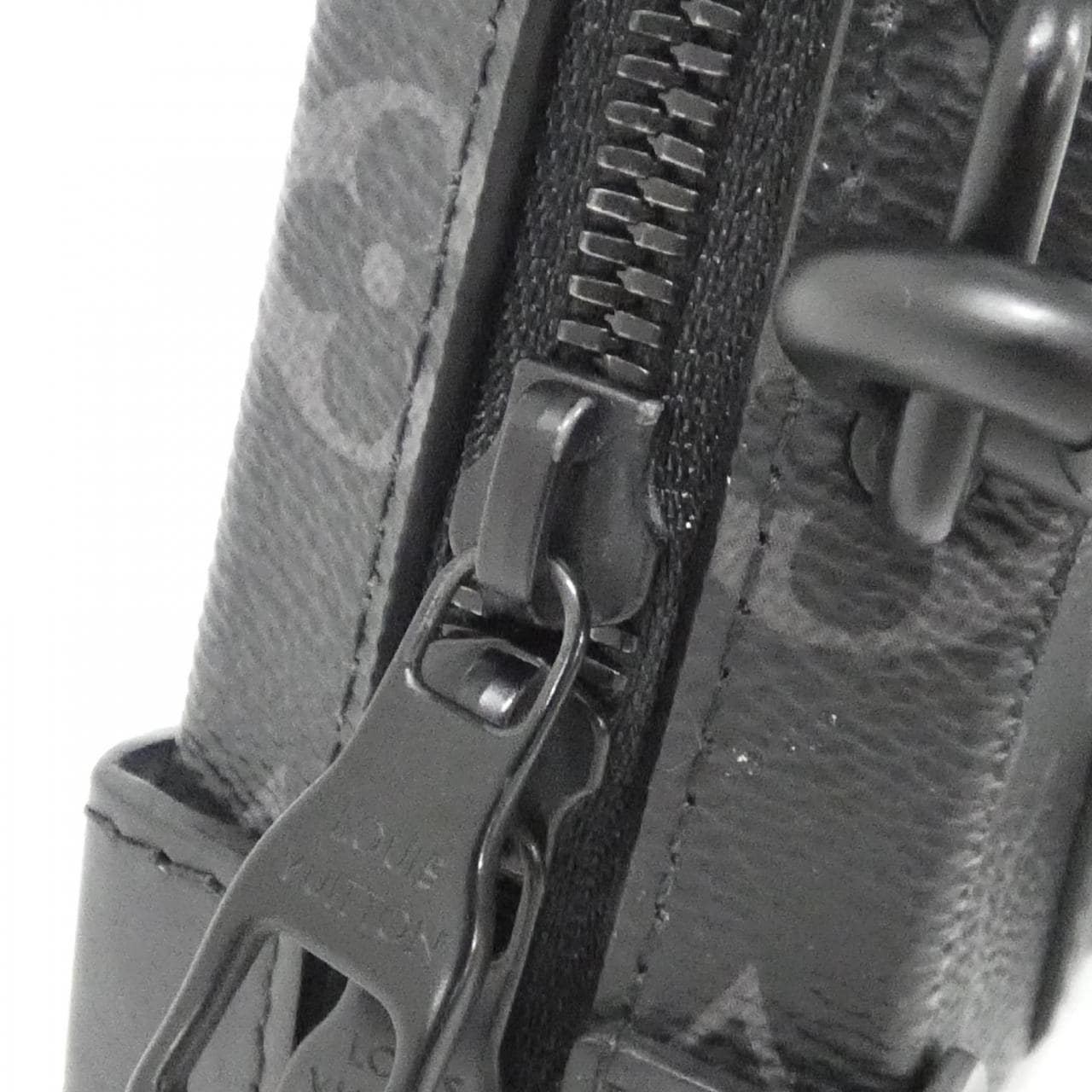 ルイヴィトン モノグラム エクリプス ソフトトランク ウォレット M69838 ショルダーバッグ