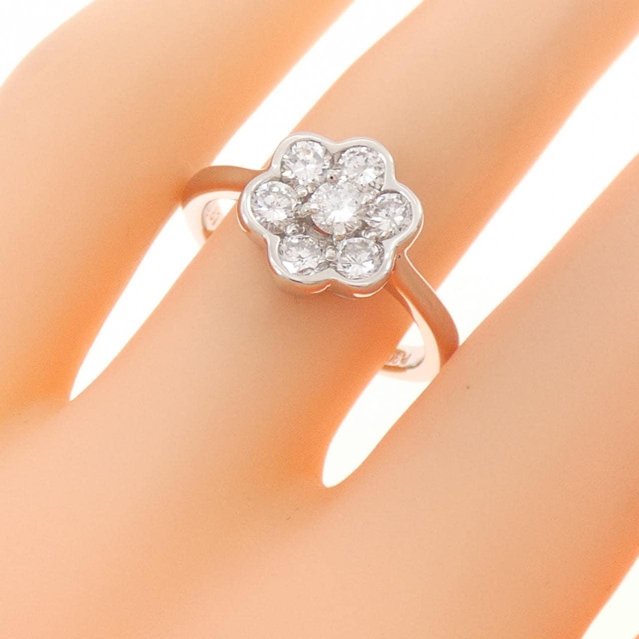 PT900 フラワー ダイヤモンド リング 0.81CT
