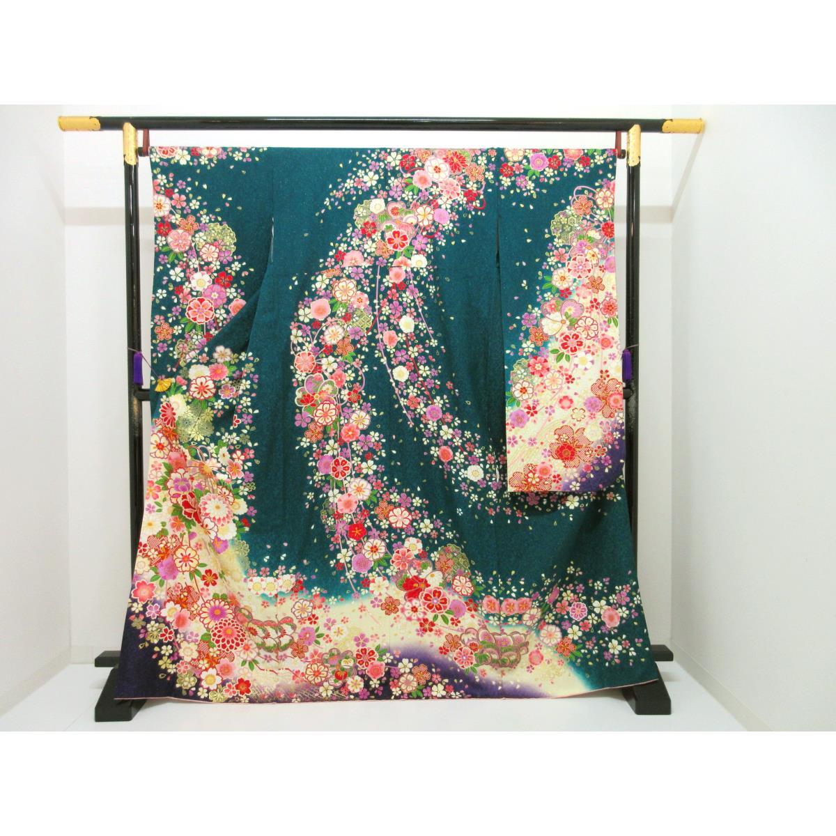 振袖　銀通しボカシ染　友禅金彩加工　刺繍入り　身幅２Ｌ寸