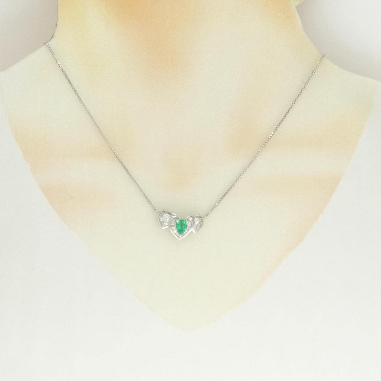 PT900/PT850 ハート エメラルド ネックレス 0.51CT