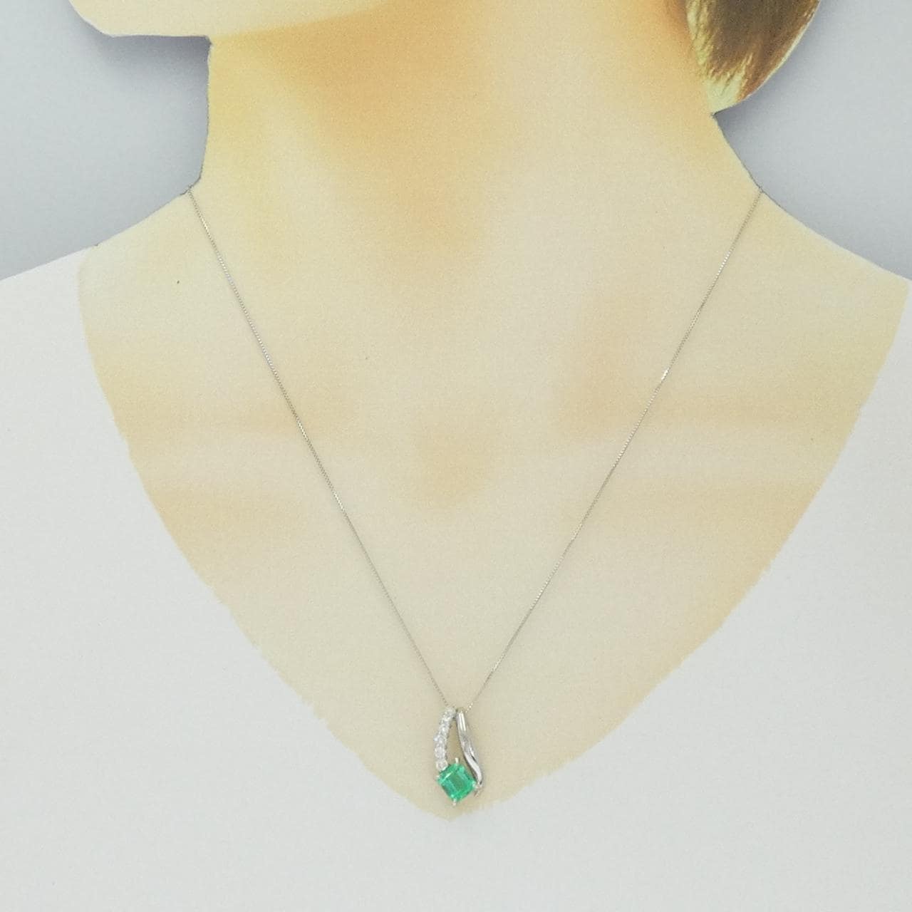 K18WG エメラルド ネックレス 0.85CT