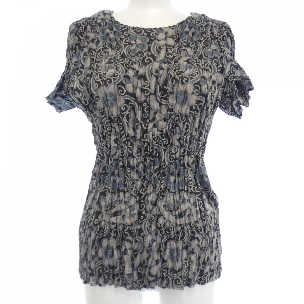 ISSEY MIYAKE Tops
