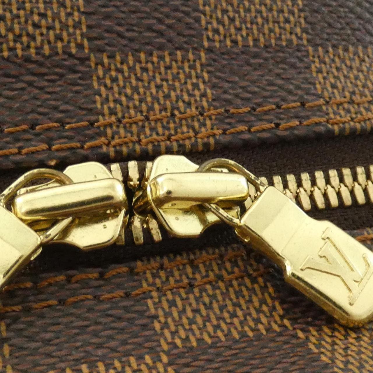 LOUIS VUITTON Damier Naviglio N45255 单肩包
