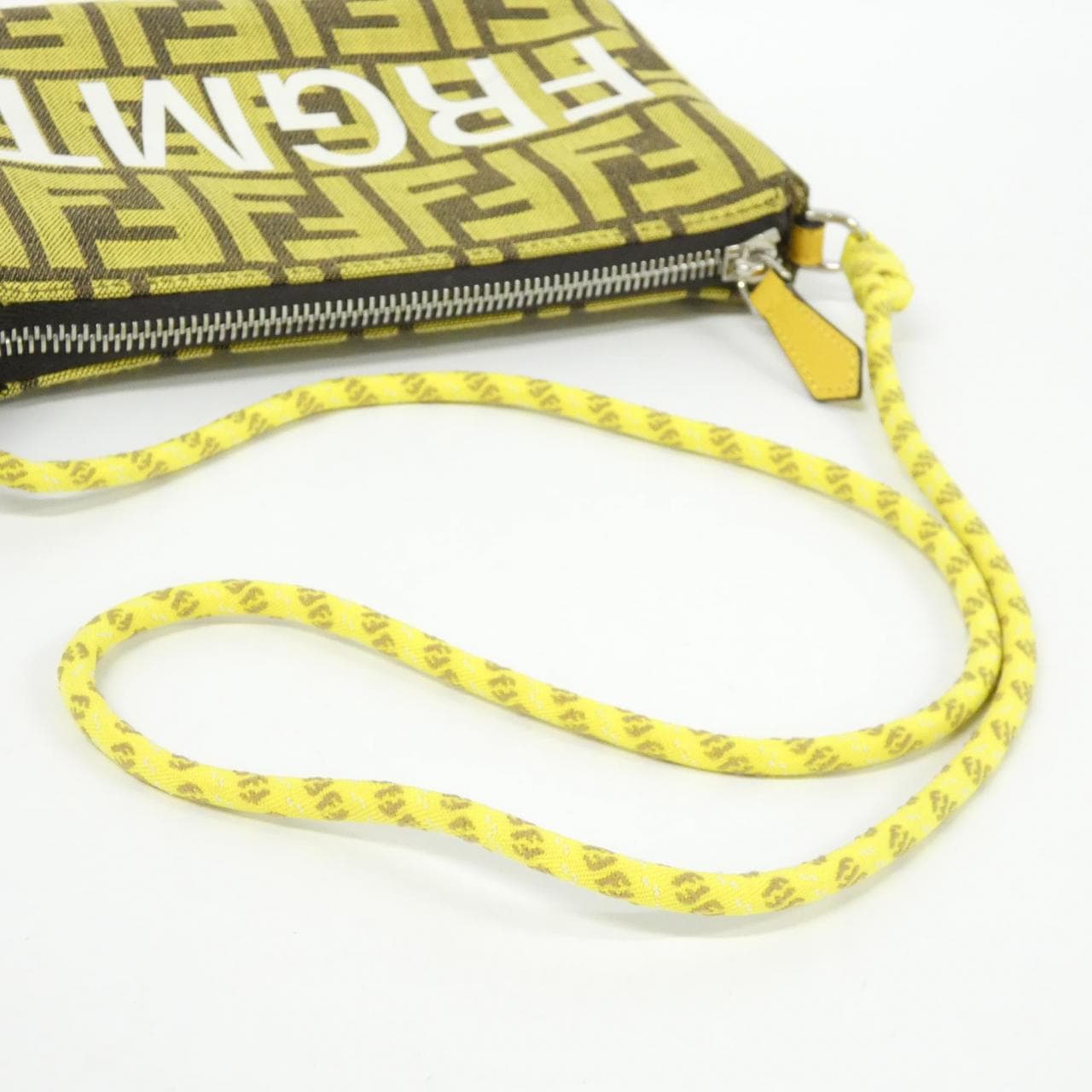 フェンディ バゲット ポーチ 8BS073 AR20 ショルダーバッグ