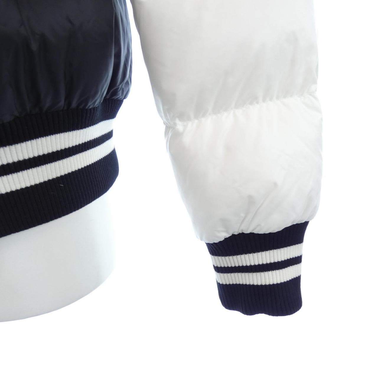 モンクレール MONCLER ダウンジャケット