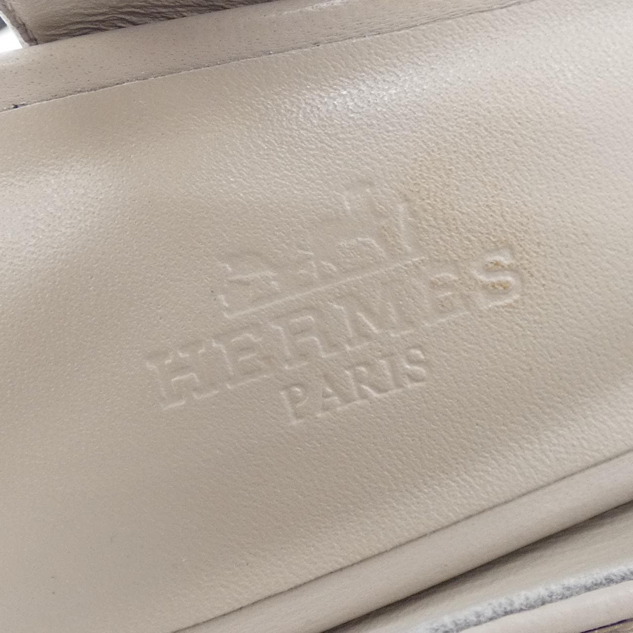 エルメス HERMES ラヴァ-　ケリーバックル 252121Z パンプス