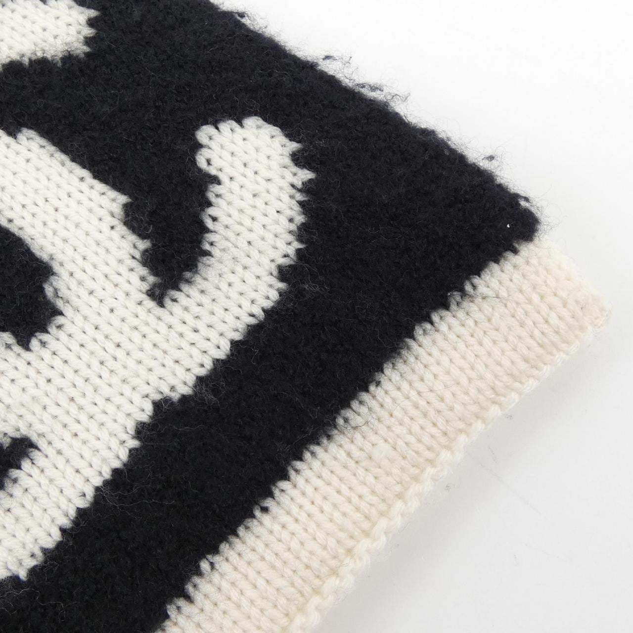 CHANEL MUFFLER