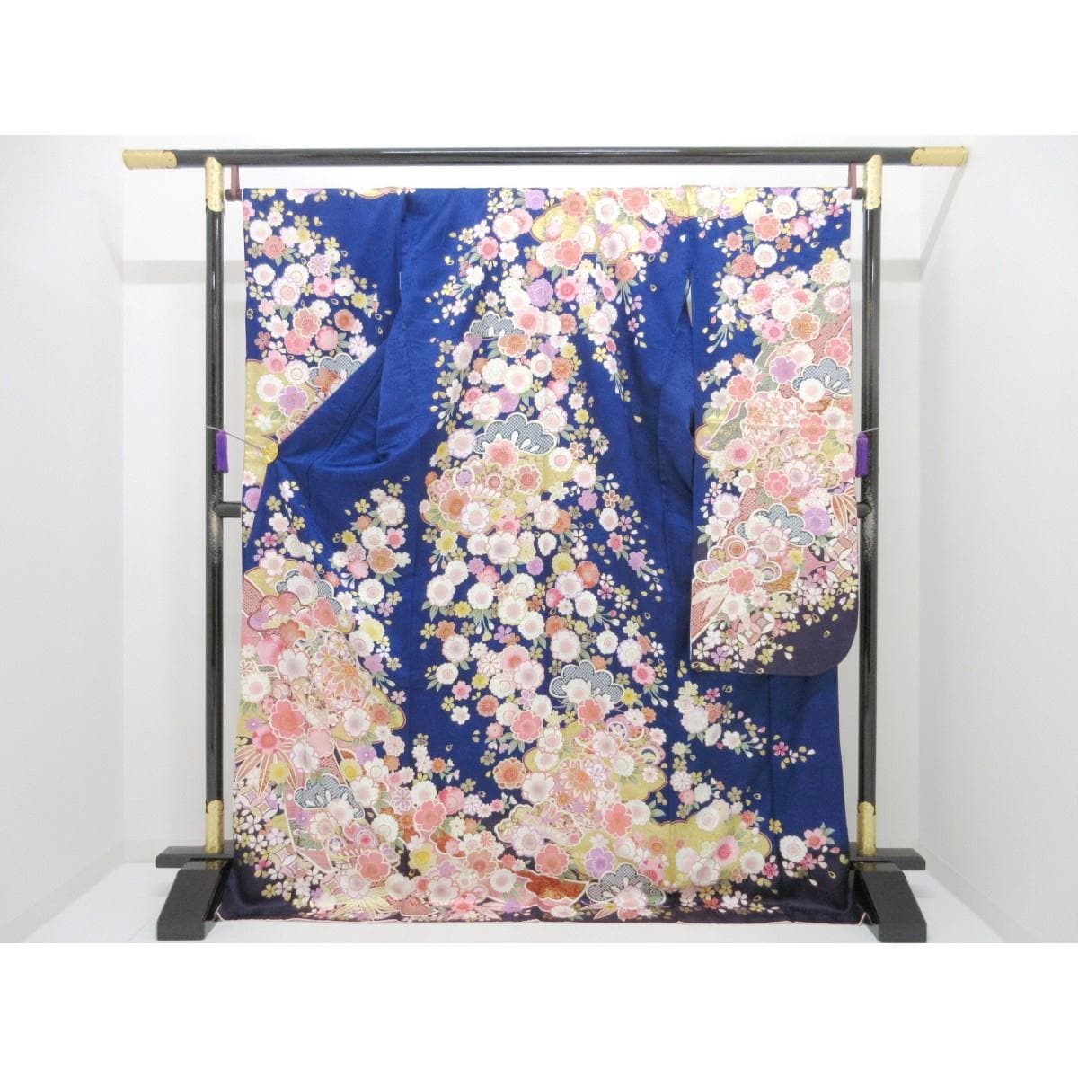 振袖　友禅金彩加工　刺繍入り