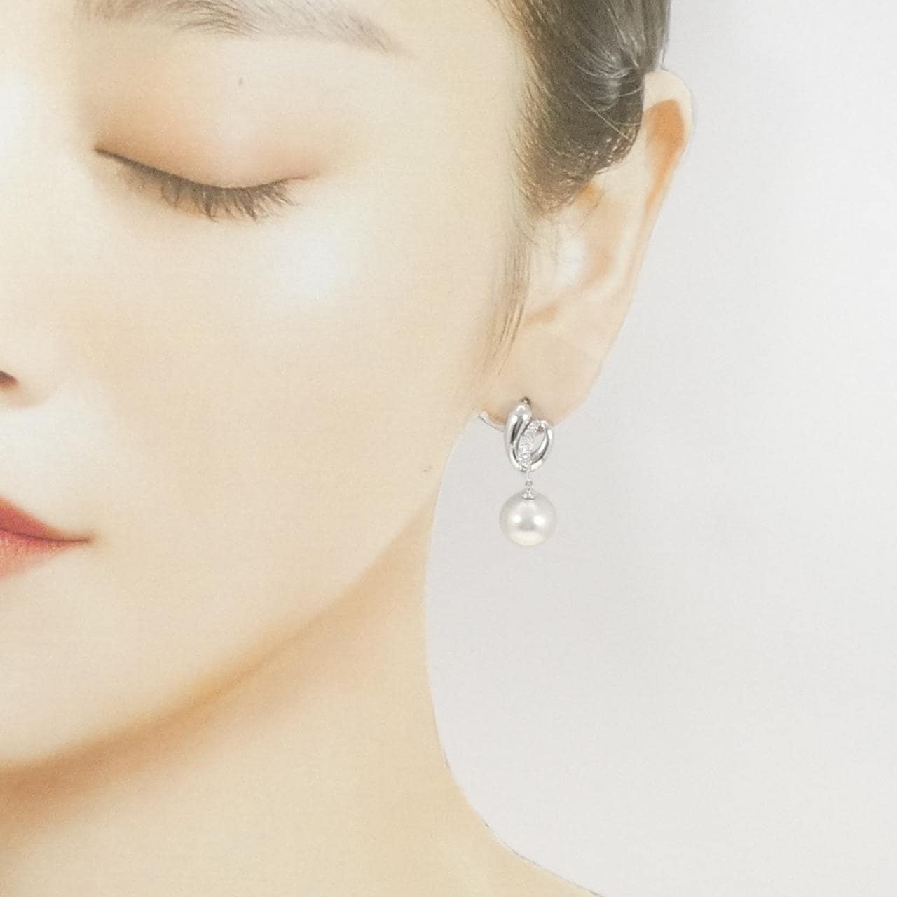 K18WG White Butterfly Pearl Earrings 10.5mm