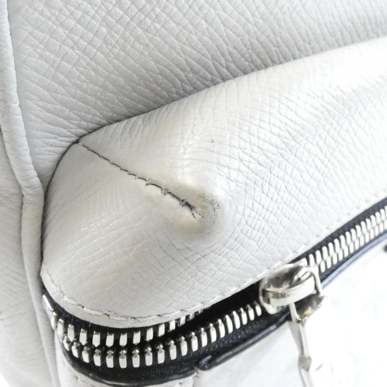 ルイヴィトン タイガ ラマ アウトドア メッセンジャー PM M30243 ショルダーバッグ