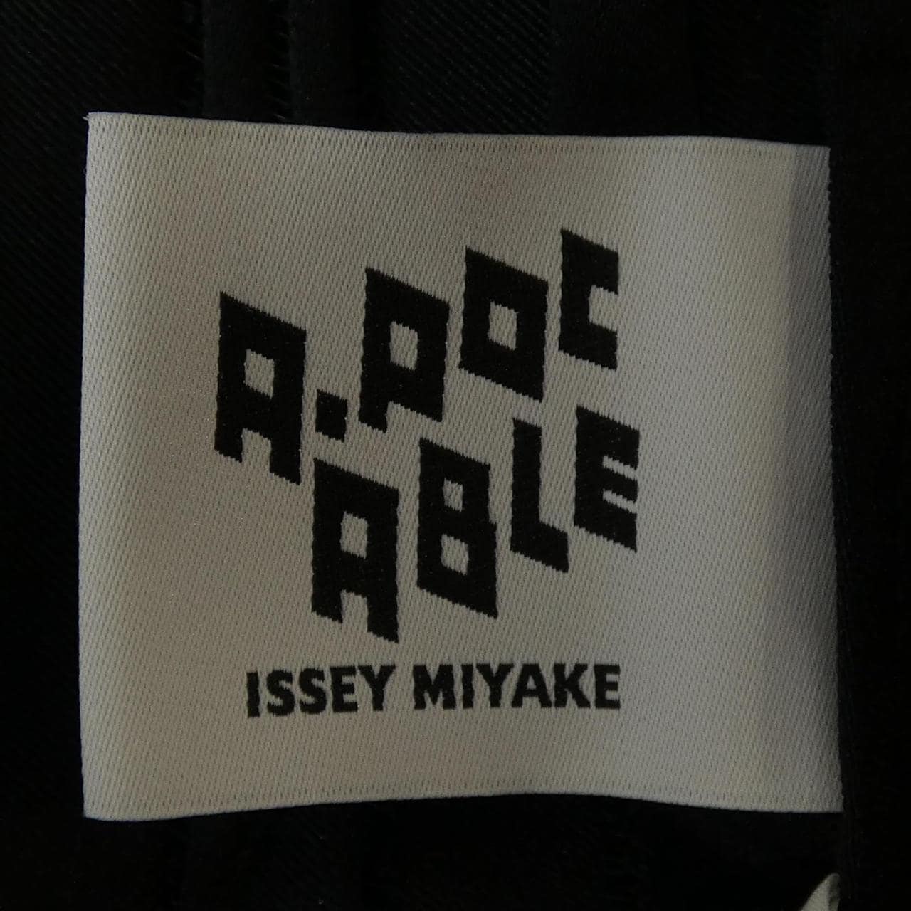 エイポックエイブルイッセイミヤケ A-POC ABLE ISSEY MIYAKE AT13FF210 パンツ