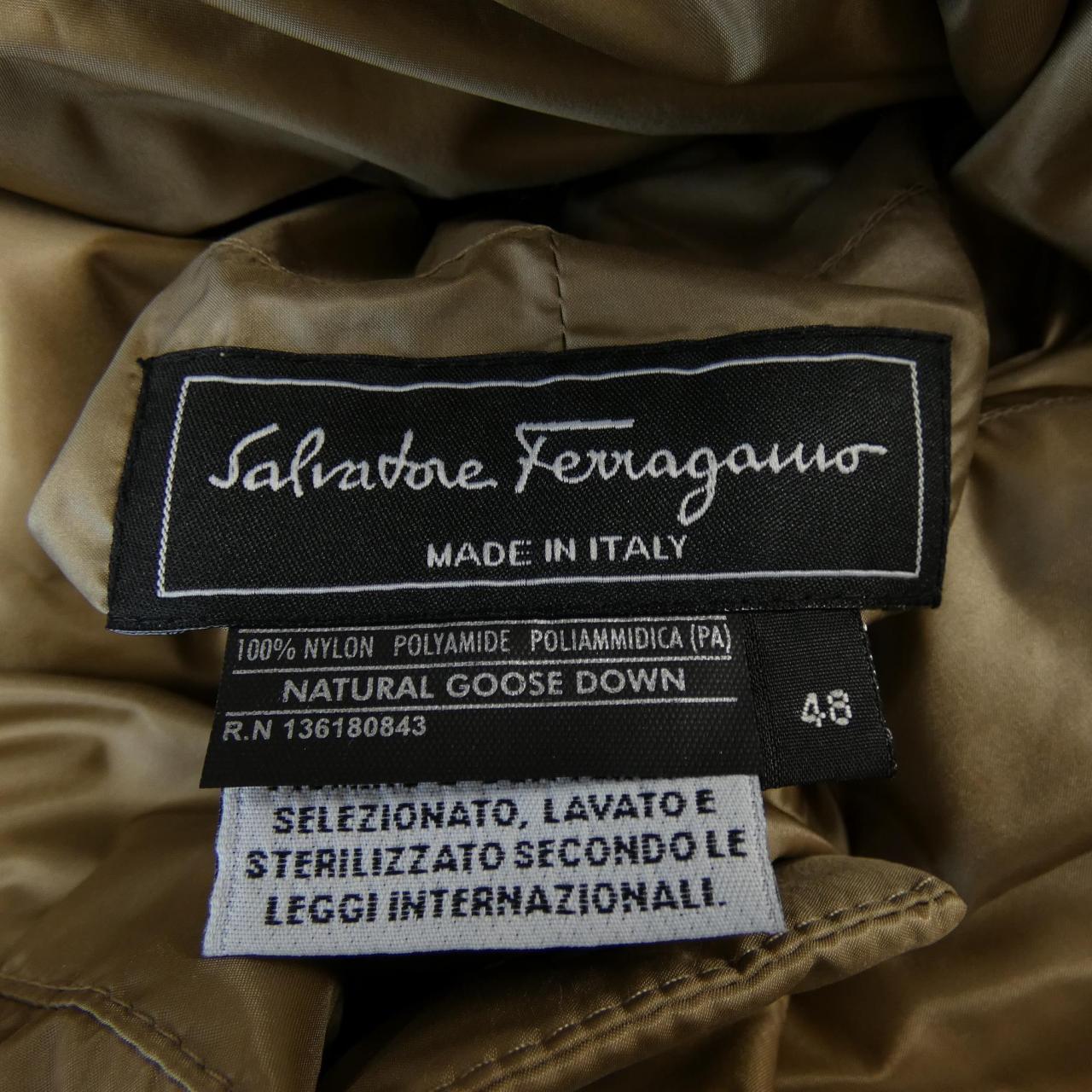 サルヴァトーレフェラガモ SALVATORE FERRAGAMO ダウンジャケット