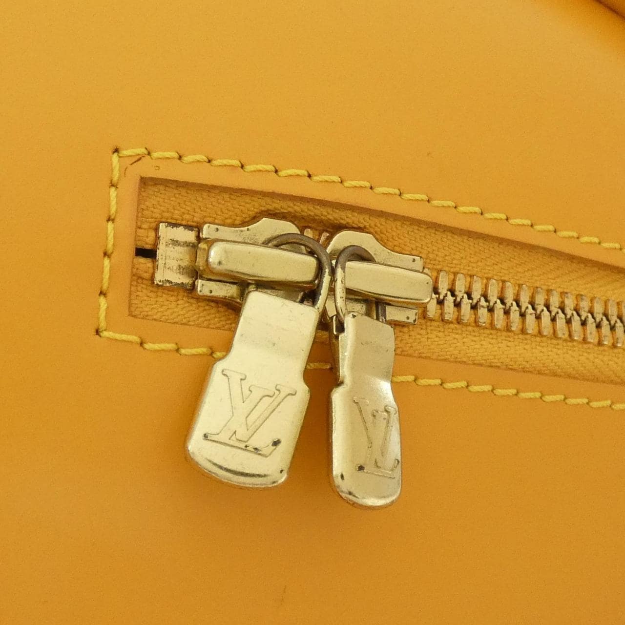 ルイヴィトン エピ ポンヌフ M52059 バッグ