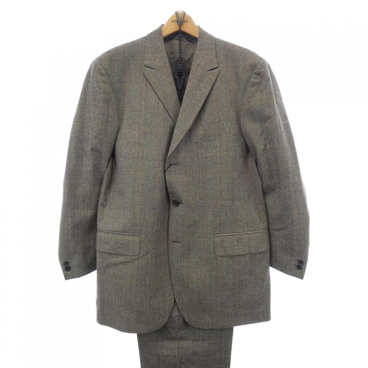 Marcel Lassance suit