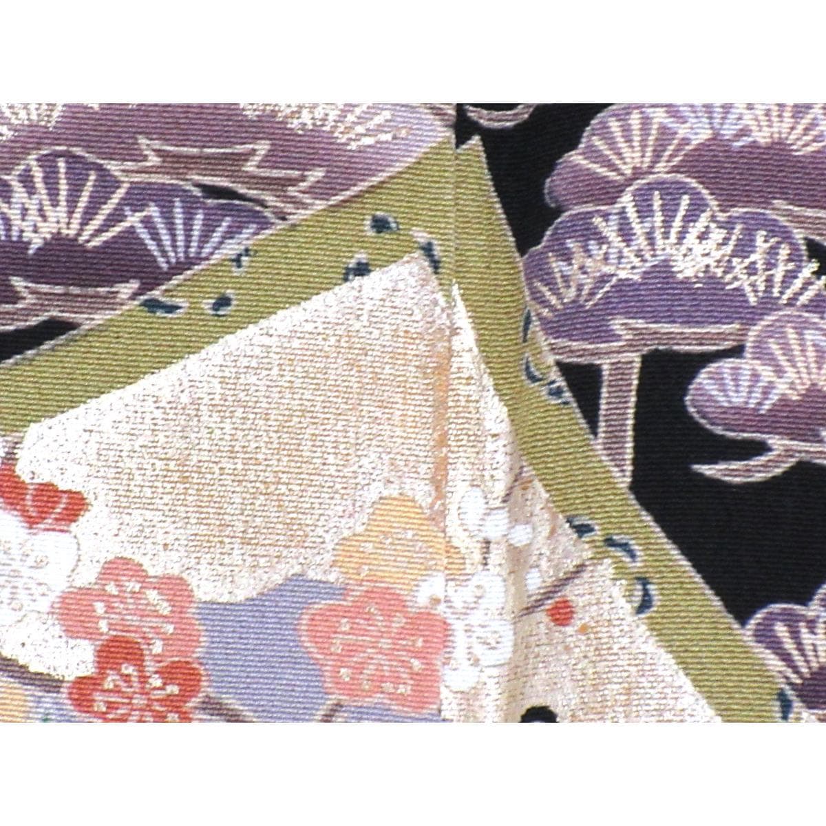 Kimono with gold leaf and yuzen pattern, circle and tangerine