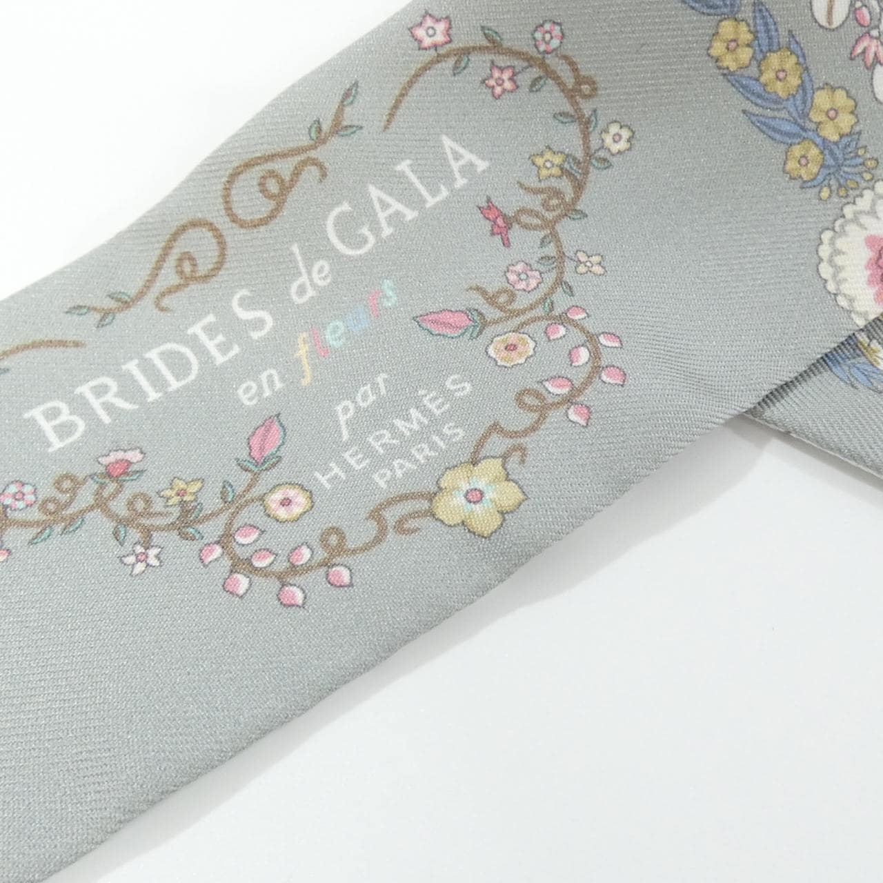 エルメス BRIDES DE GALA EN FLEURS ツイリー 064220S スカーフ