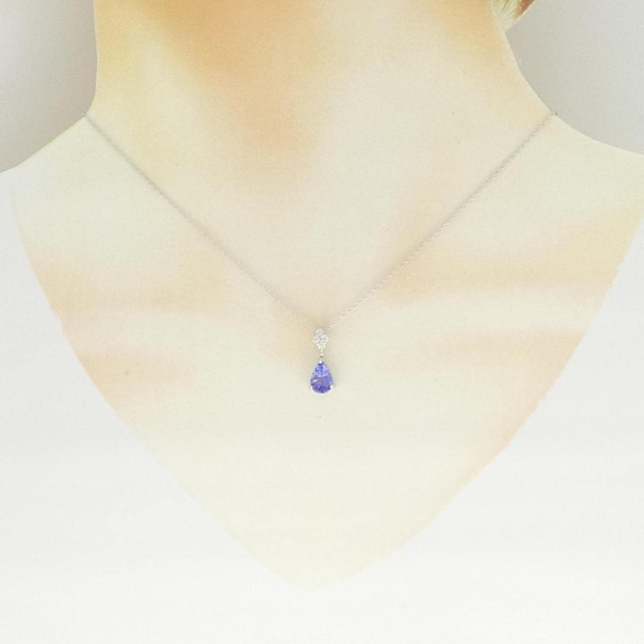 K18WG タンザナイト ネックレス 1.04CT