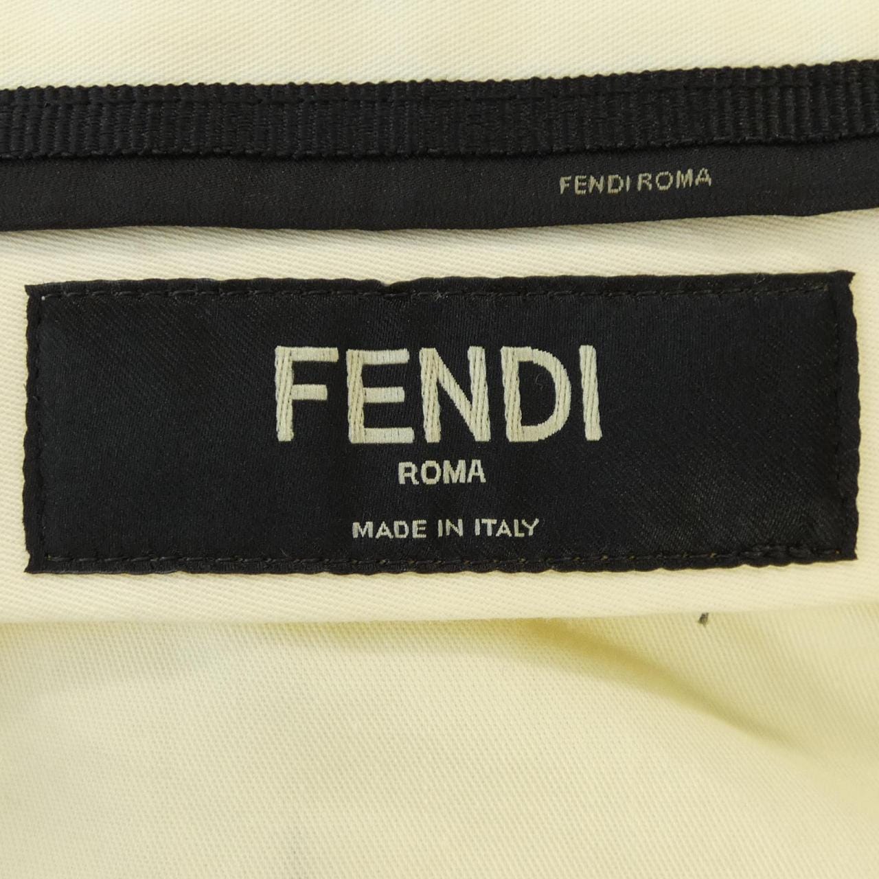 フェンディ FENDI FB0821 AR62 ショートパンツ