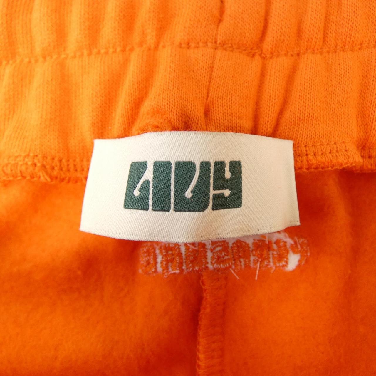 LIVY パンツ