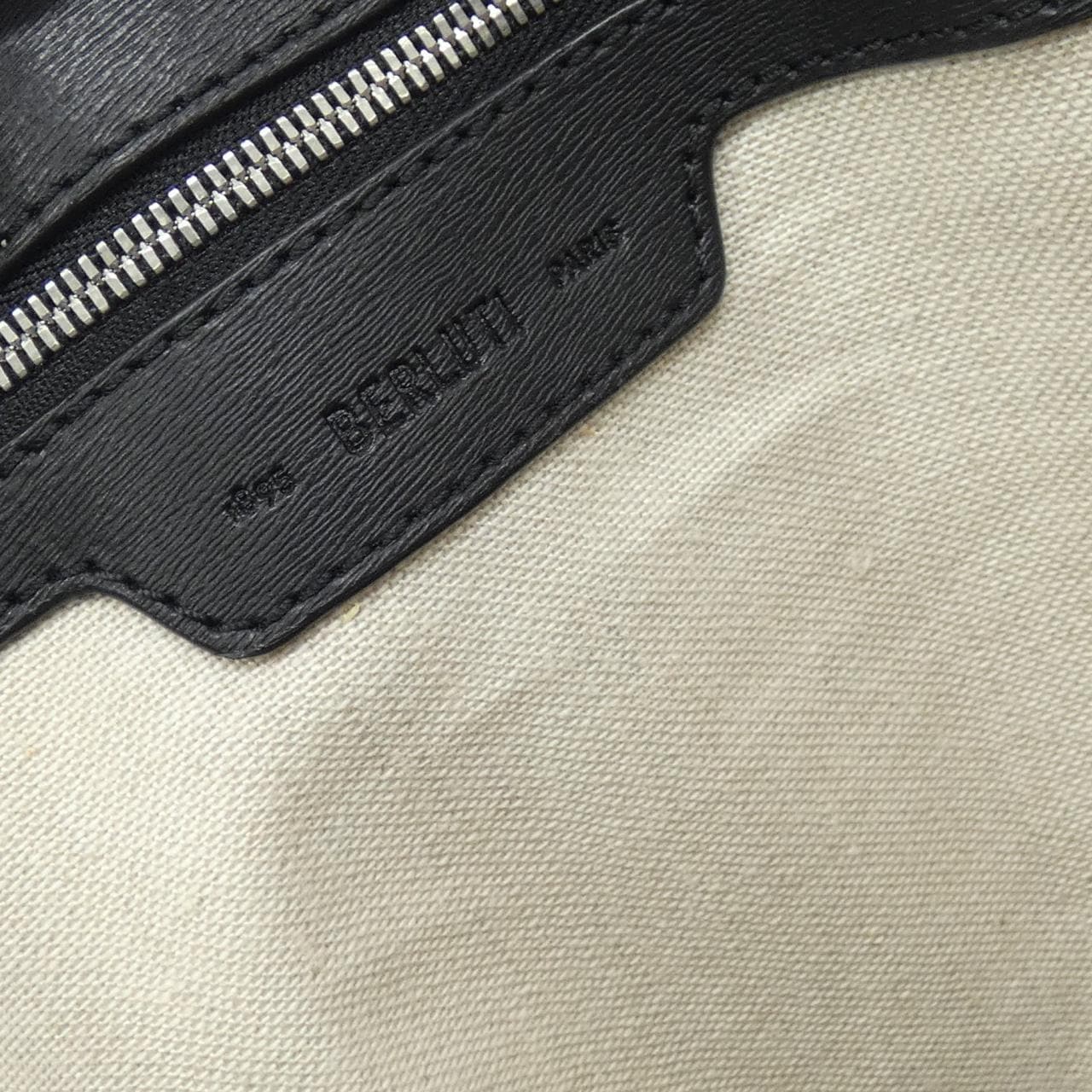 ベルルッティ Berluti トゥジュールバーティカルネオスクリットレザー BAG