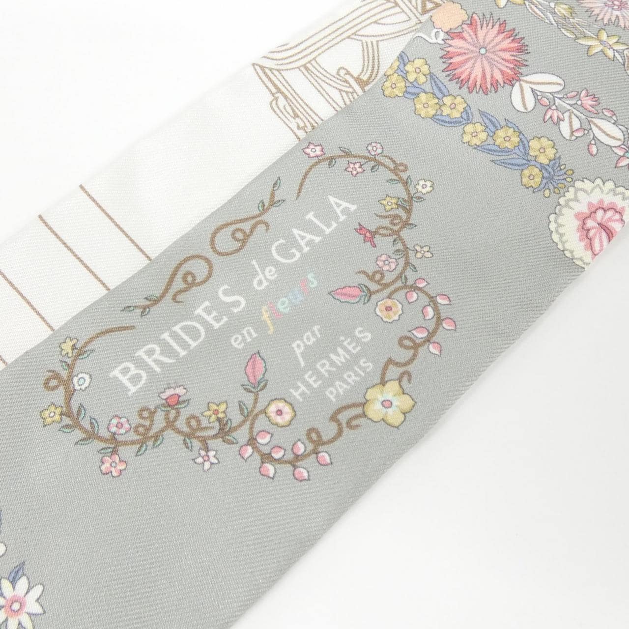 【未使用品】エルメス BRIDES DE GALA EN FLEURS ツイリー 064220S スカーフ