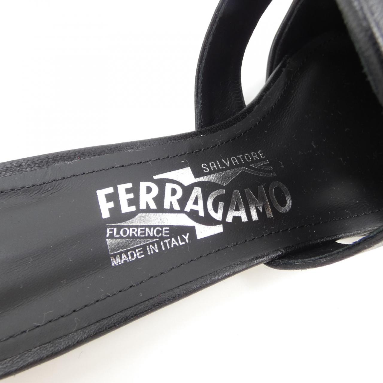 サルヴァトーレフェラガモ SALVATORE FERRAGAMO サンダル