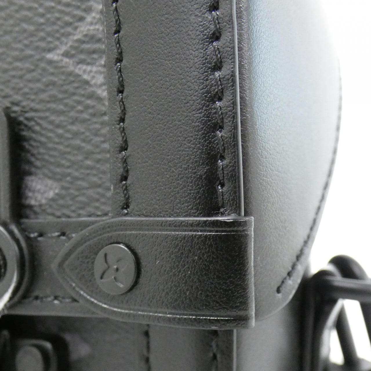 ルイヴィトン モノグラム エクリプス ヴェルティカル トランク ウエアラブル ウォレット M82077 ショルダーバッグ