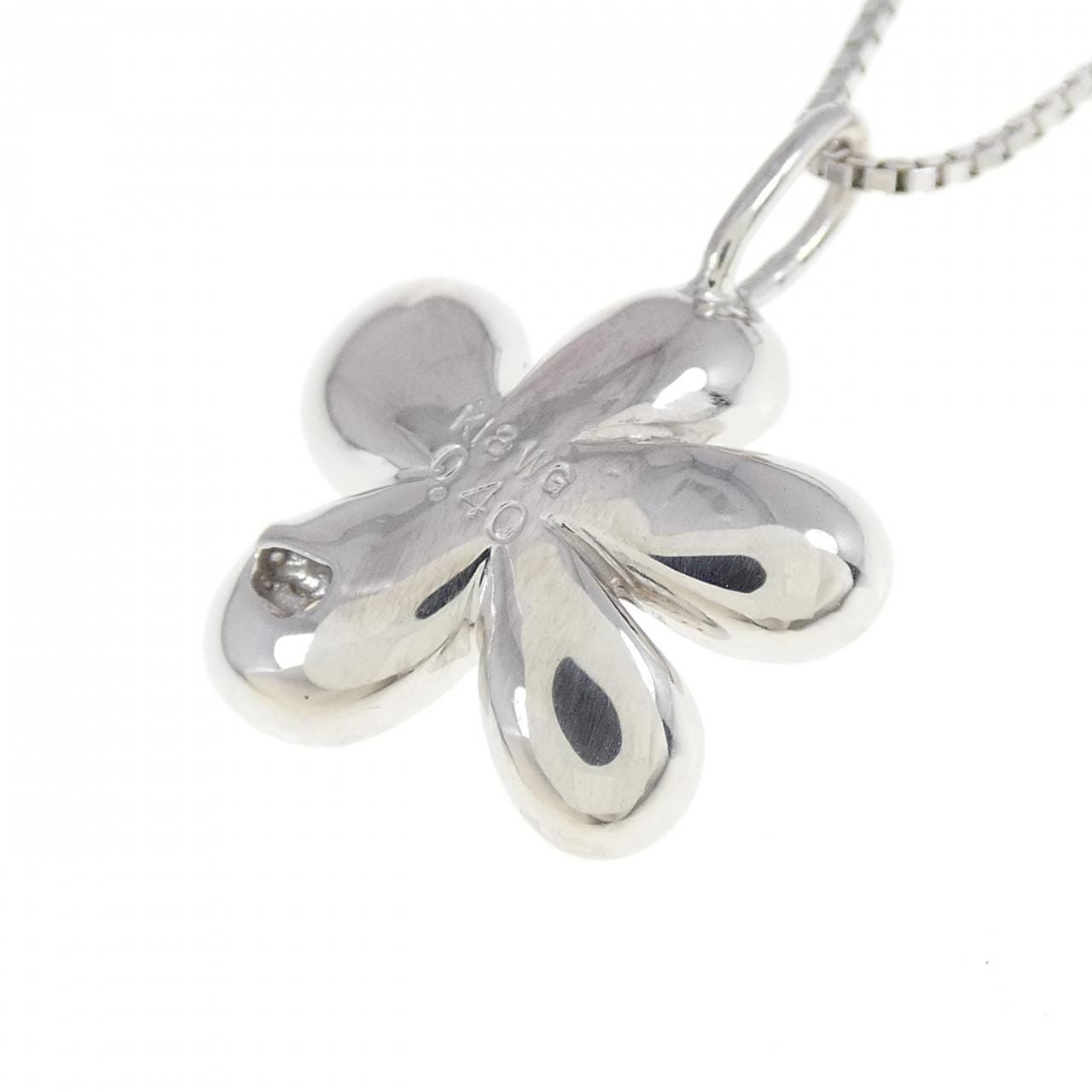 K18WG flower Diamond necklace 0.40CT