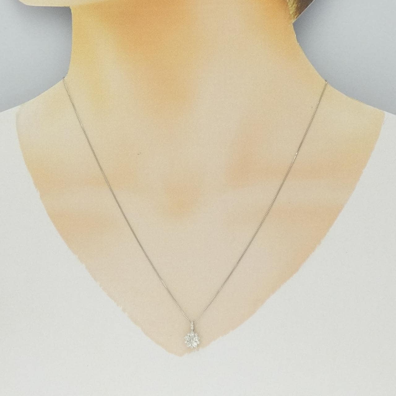 【新品】PT900/PT850 フラワー ダイヤモンド ネックレス 0.30CT