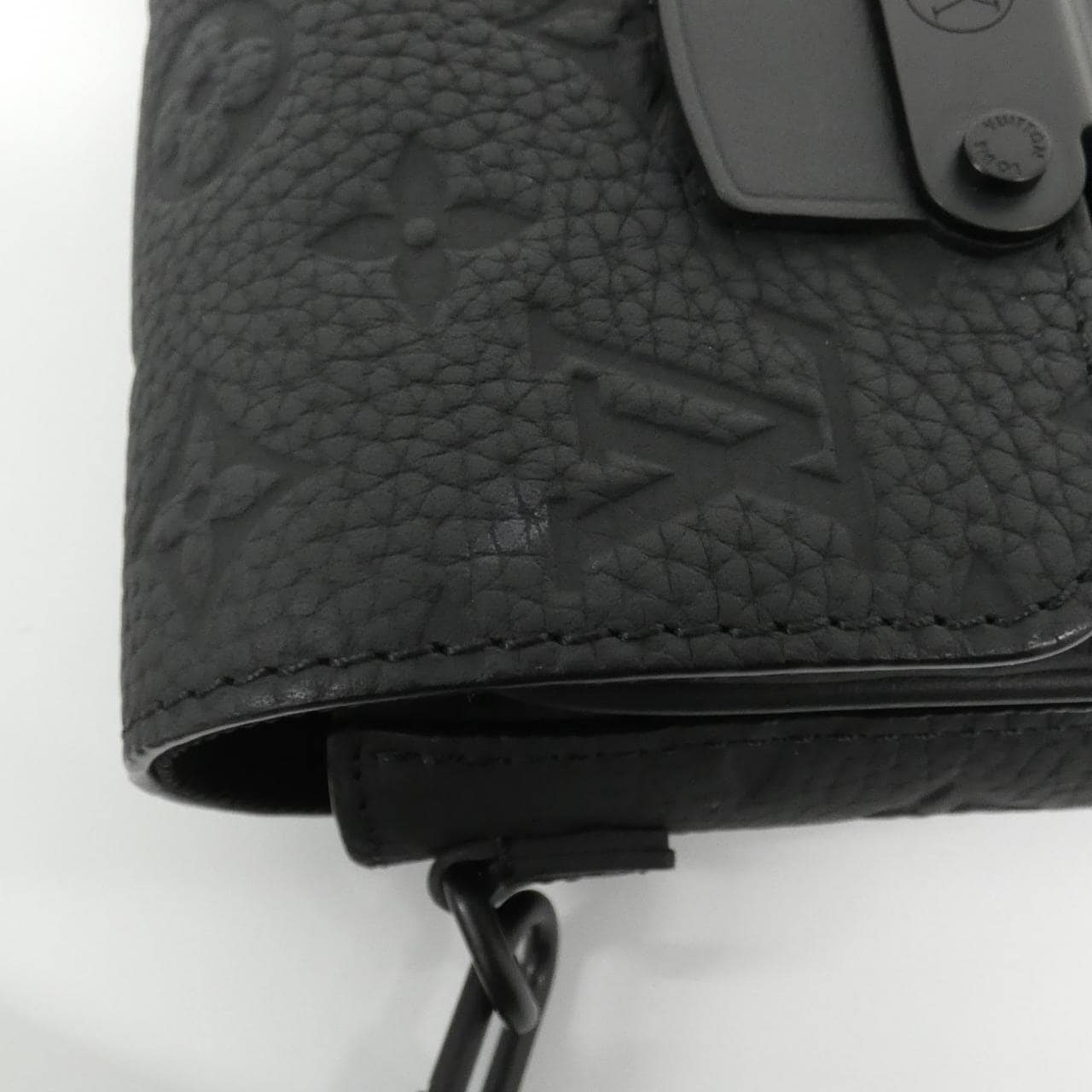 ルイヴィトン トリヨン モノグラム Sロック ヴェルティカル ウエアラブル ウォレット M81524 ショルダーバッグ