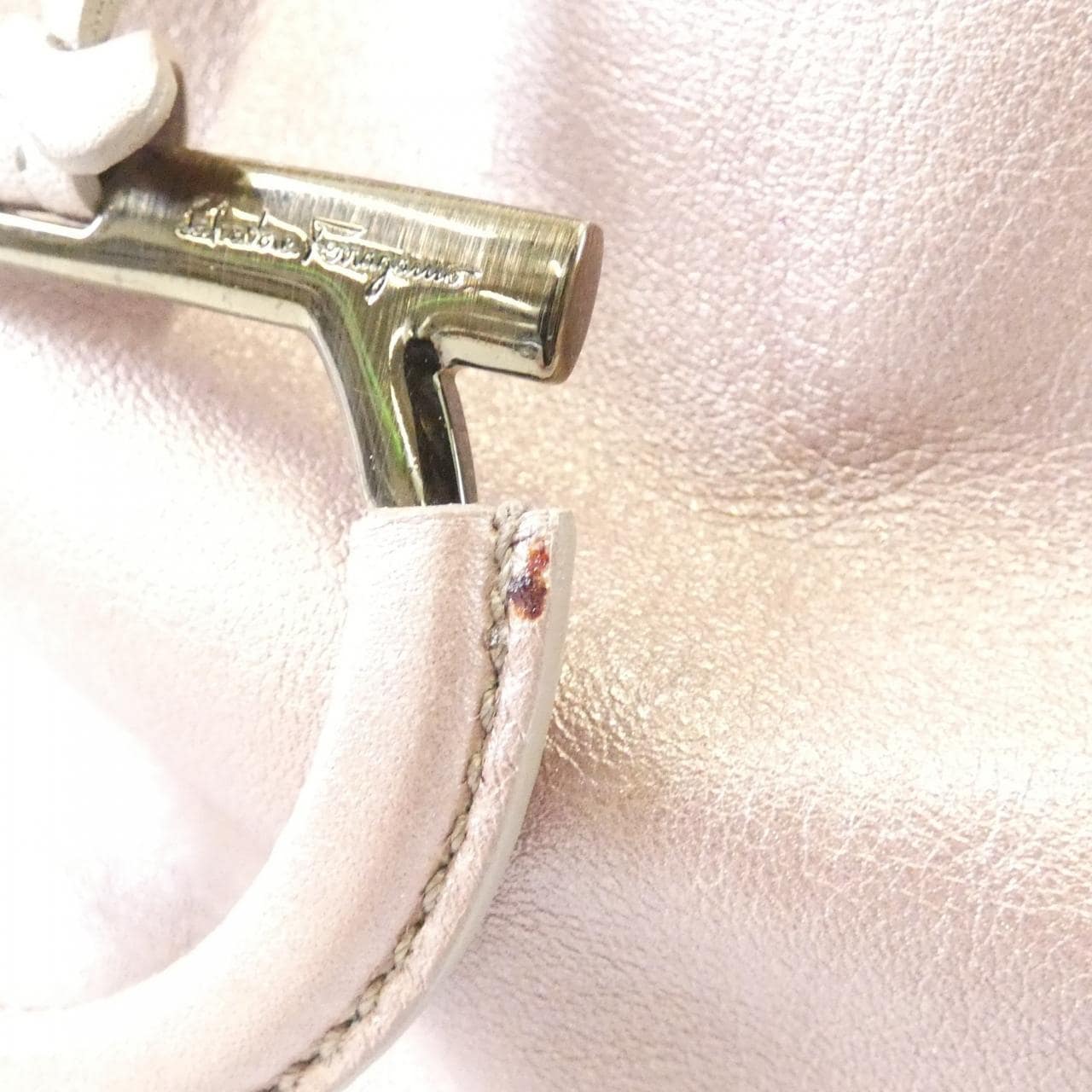 サルヴァトーレフェラガモ 21 A718 バッグ