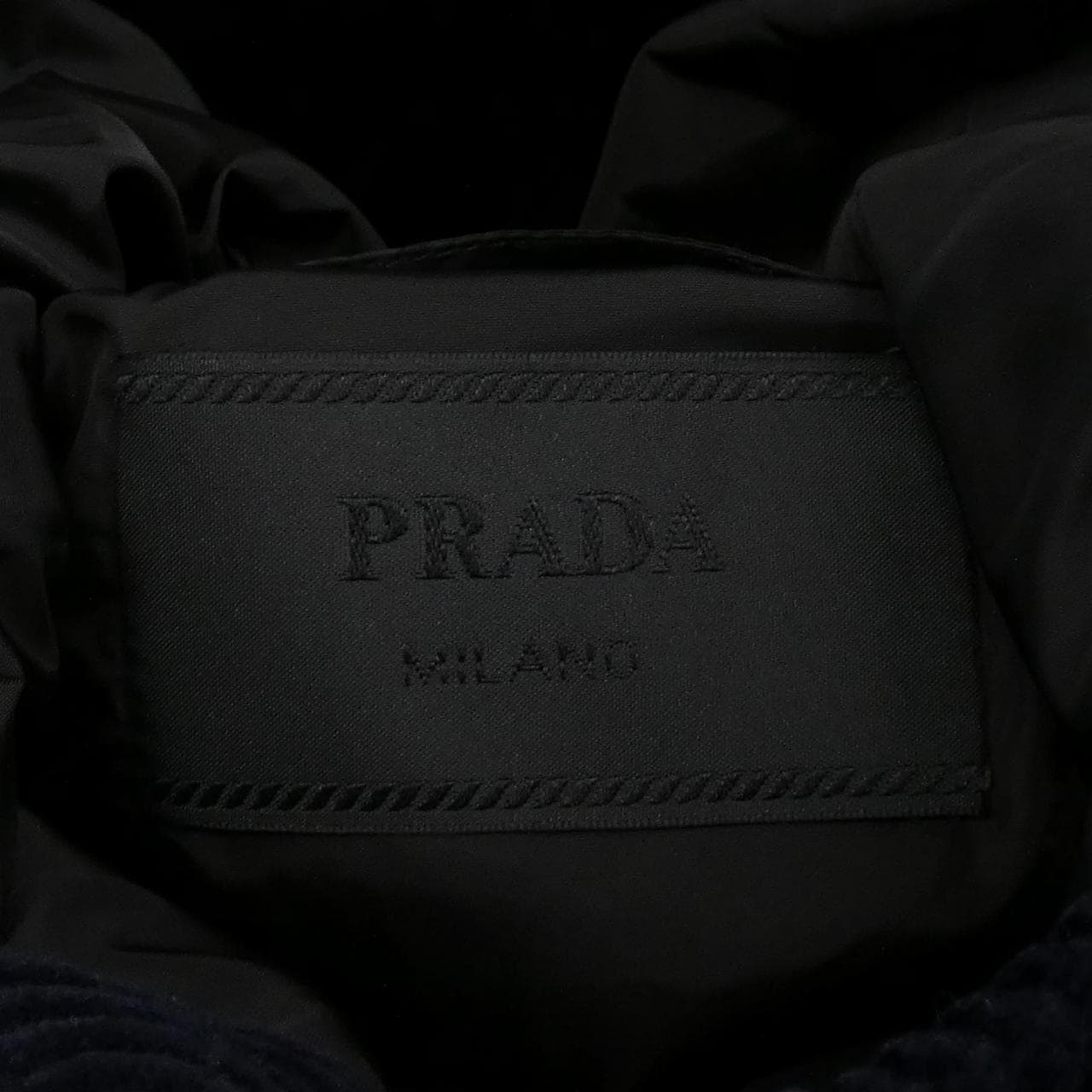 普拉達PRADA三角寶獅SGC072 S232 1RL7羽絨服