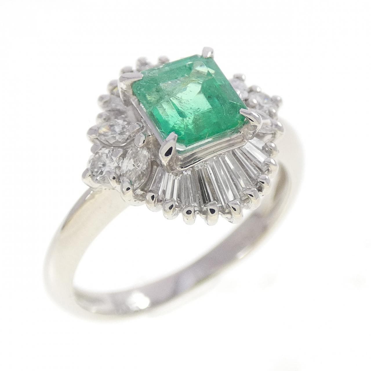 PT900 エメラルド リング 0.82CT