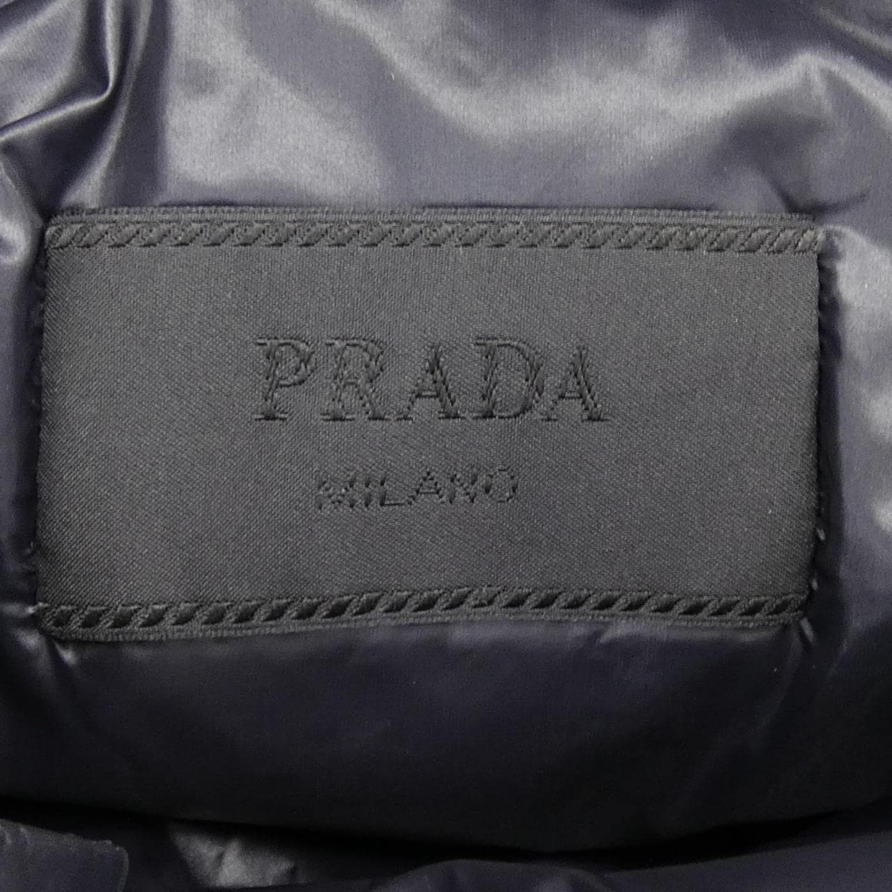 プラダ PRADA トライアングルロゴ SGJ258 R132 AR0 ダウンジャケット