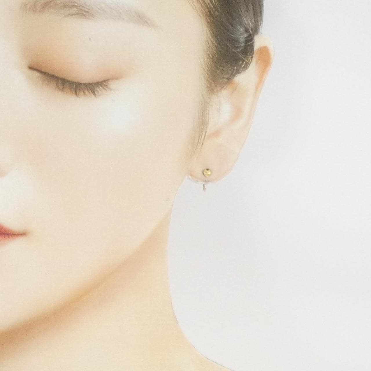 K18YG heart earrings