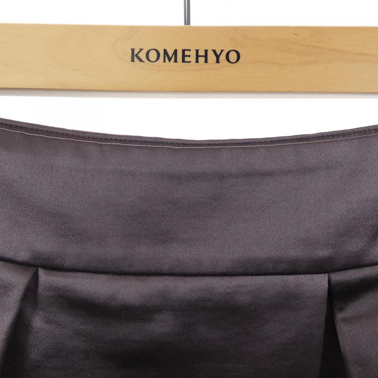 サルヴァトーレフェラガモ SALVATORE FERRAGAMO スカート