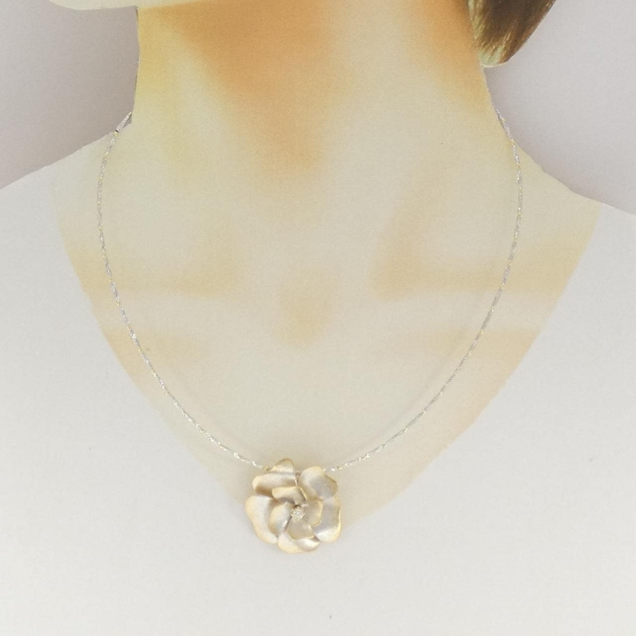 K18YG/K18WG フラワー ダイヤモンド ネックレス 0.12CT