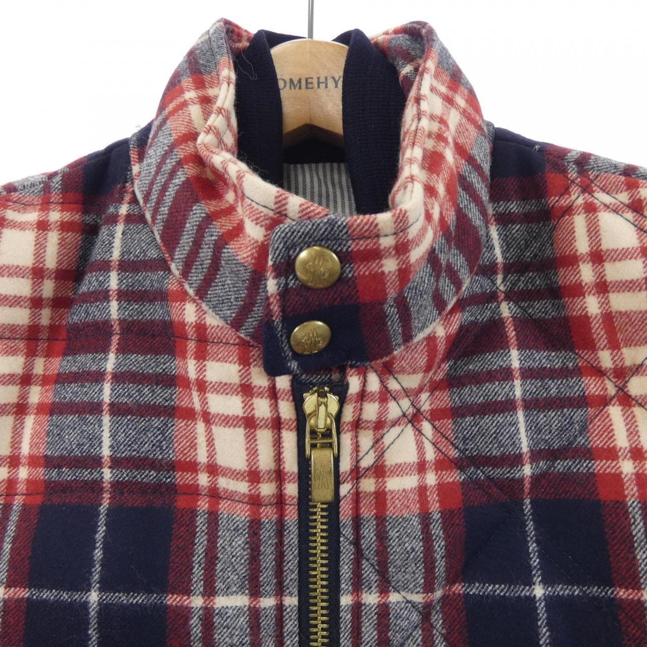 モンクレールガムブルー MONCLER GAMMEBLEU 23914334201 ダウンベスト