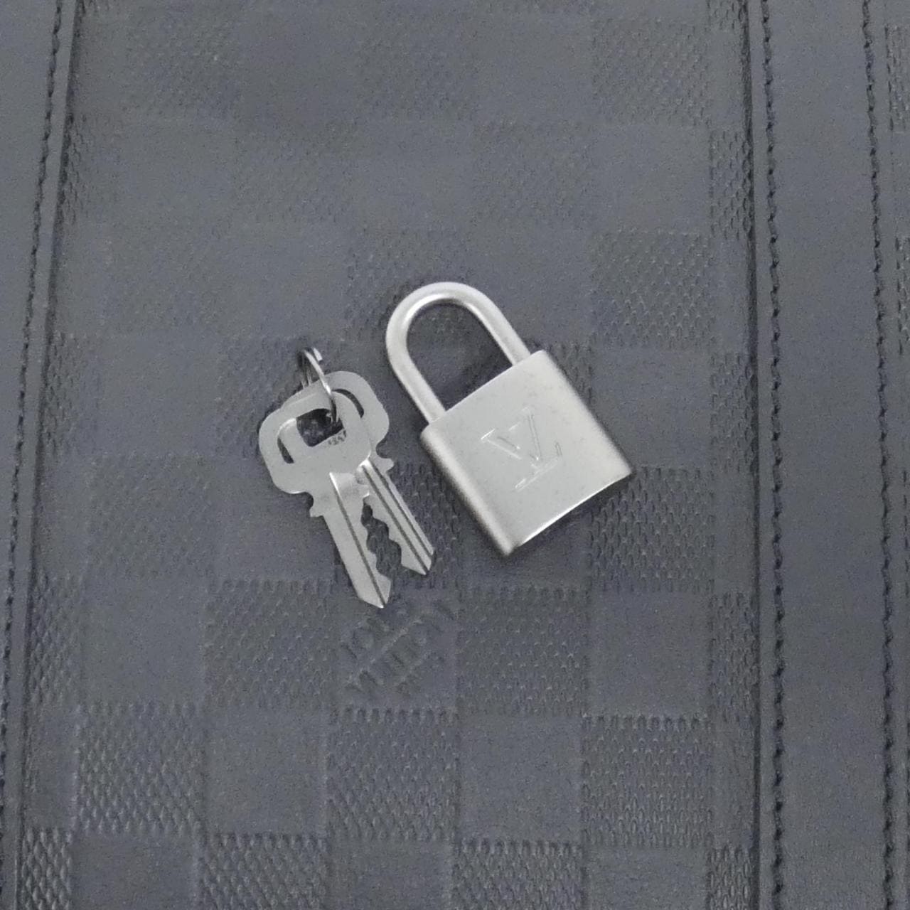 ルイヴィトン ダミエ アンフィニ ポルト ドキュマン ヴォワヤージュ N41146 バッグ