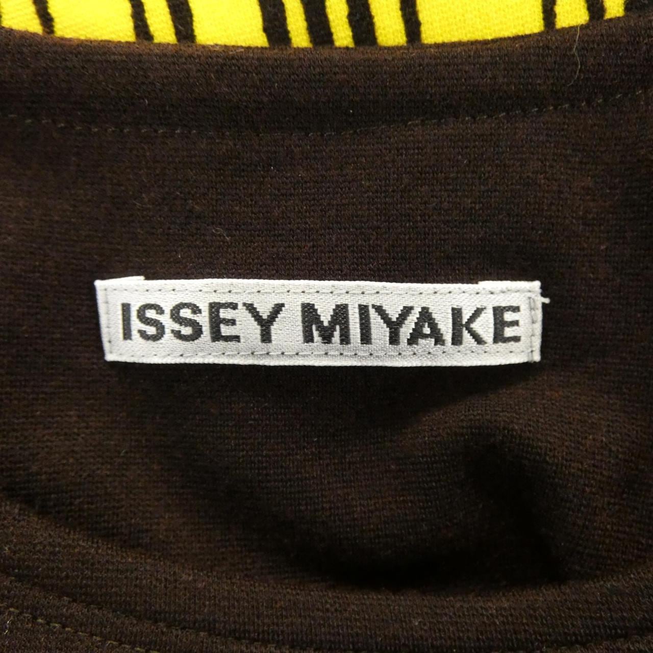 イッセイミヤケ ISSEY MIYAKE IM23JK225 Tシャツ
