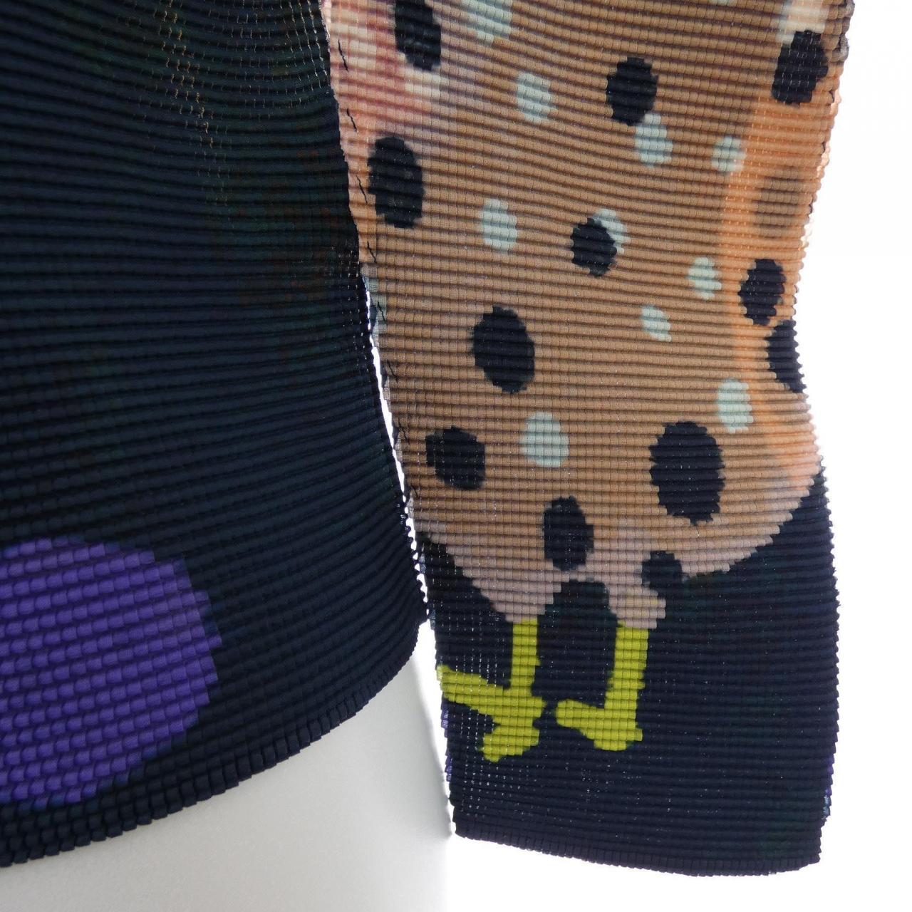 ミーイッセイミヤケ me ISSEY MIYAKE MI53FJ972 トップス